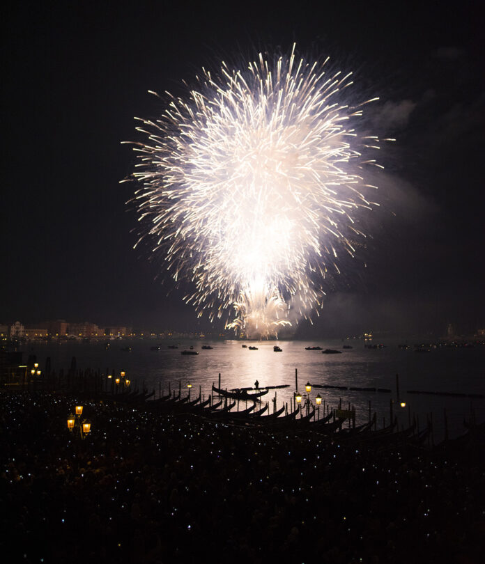 Torna a Venezia lo spettacolo dei fuochi d'artificio, a Mestre in