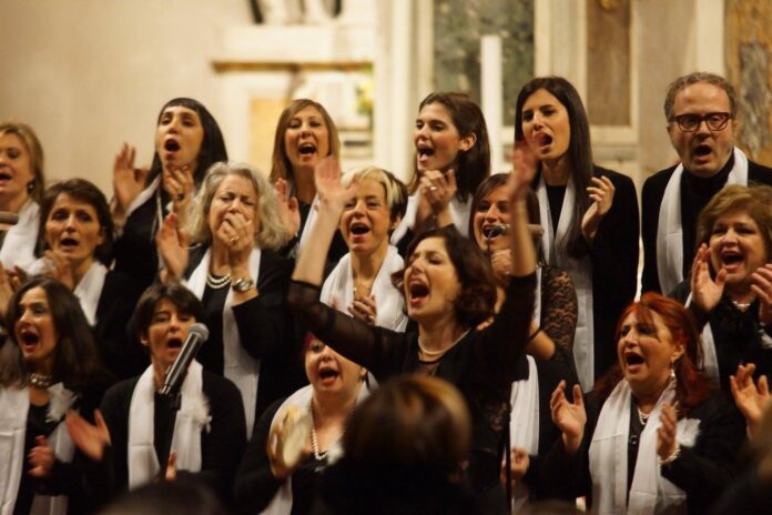 Letizia Dei dirige il Light Gospel Choir