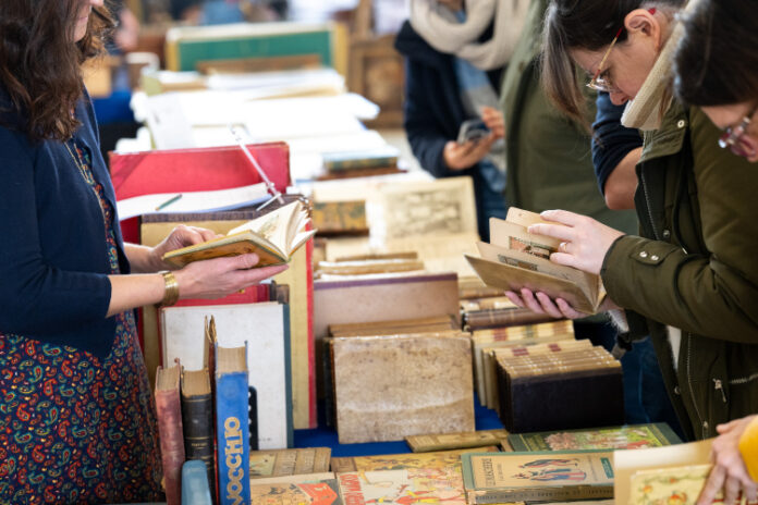 Appassionati di libri antichi a C'era una volta il libro